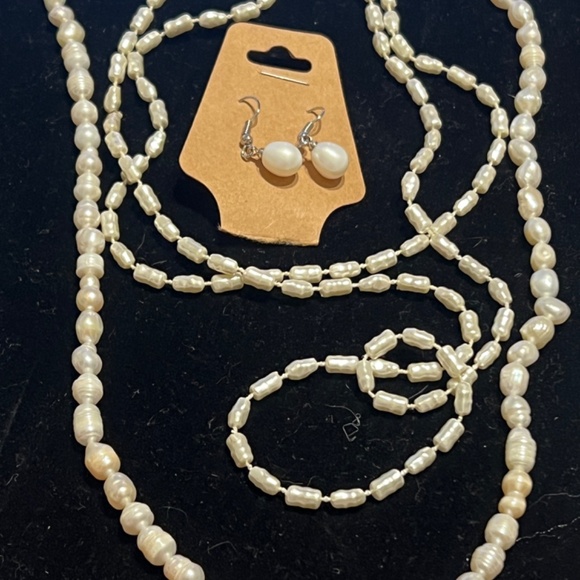 Elegant Freshwater Pearl Jewelry Set - Necklace, Bracelet, and Earrings - Picture 8 of 13
